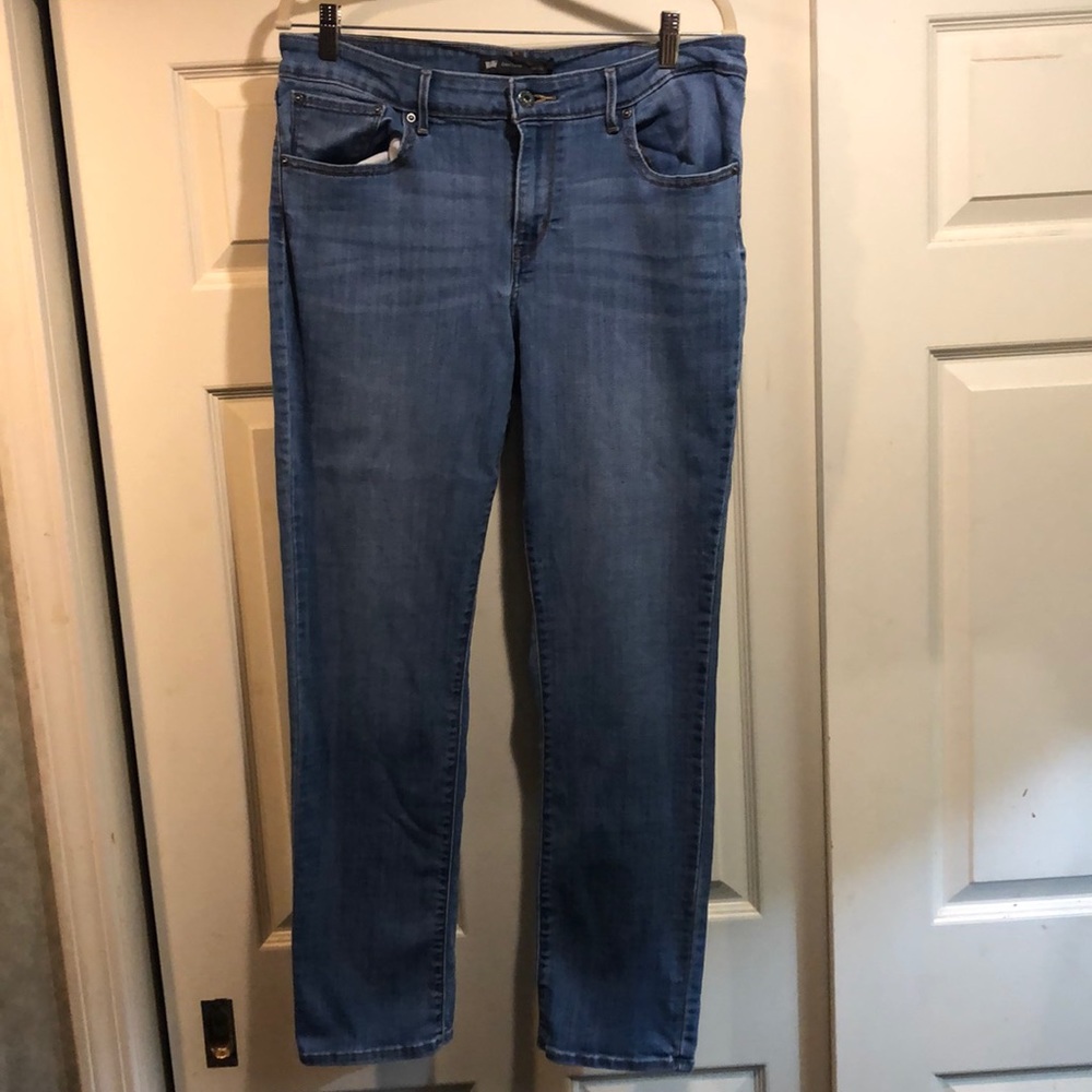 Light wash slim leg Levi’s size 16